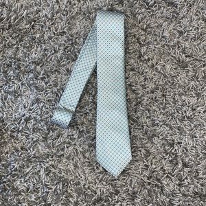 Blue polka dot tie.
